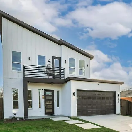 Modern And Spacious High End Home Near Downtown